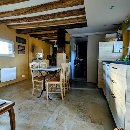 Sainte Suzanne De La Charreterie * Les Baux-de-Breteuil