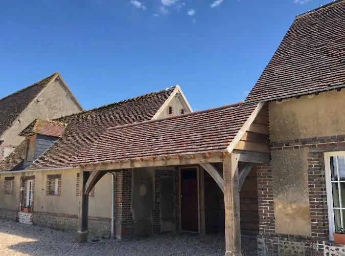 Semesterbostad Sainte Suzanne De La Charreterie