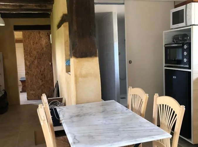 Semesterbostad Sainte Suzanne De La Charreterie *