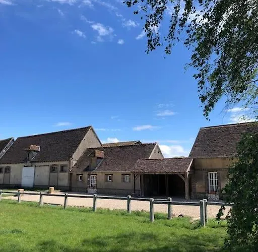 Sainte Suzanne De La Charreterie *