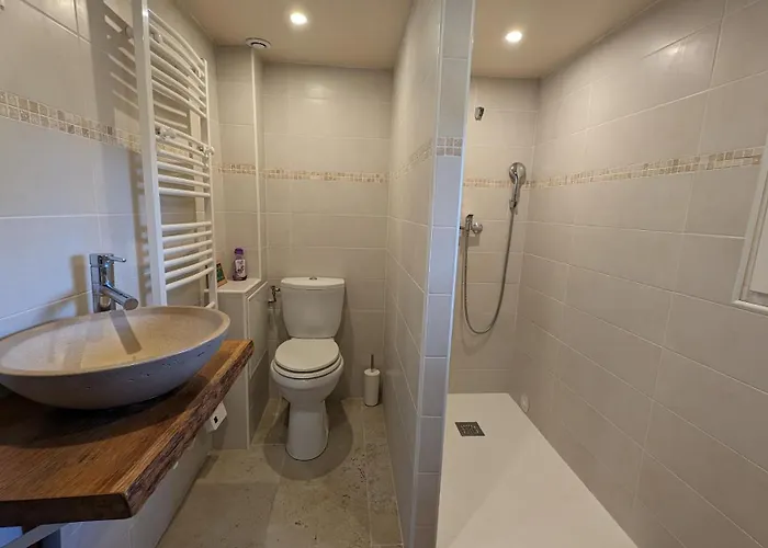 Semesterbostad Sainte Suzanne De La Charreterie