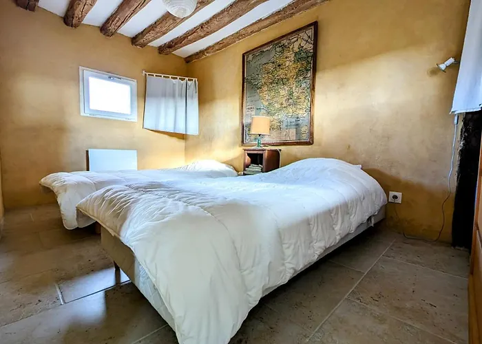 Sainte Suzanne De La Charreterie Semesterbostad *