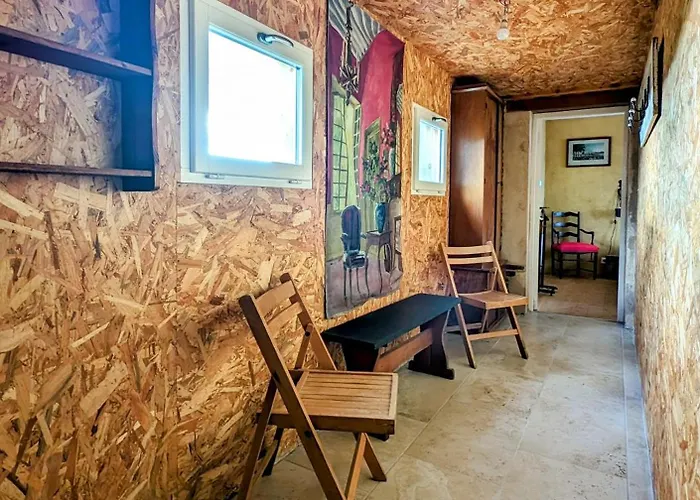 Sainte Suzanne De La Charreterie Semesterbostad *