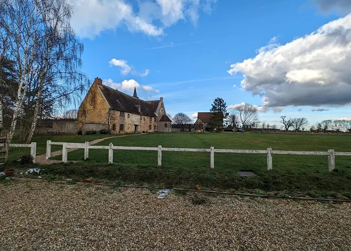 Sainte Suzanne De La Charreterie Semesterbostad